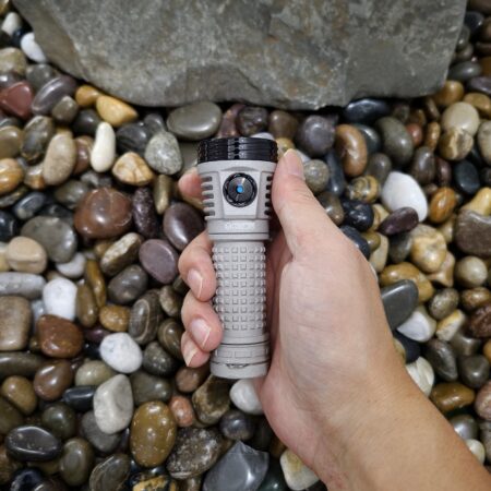Đèn pin siêu sáng Fireflies E04 Surge - 7,500 lumen - chiếu xa 520 m